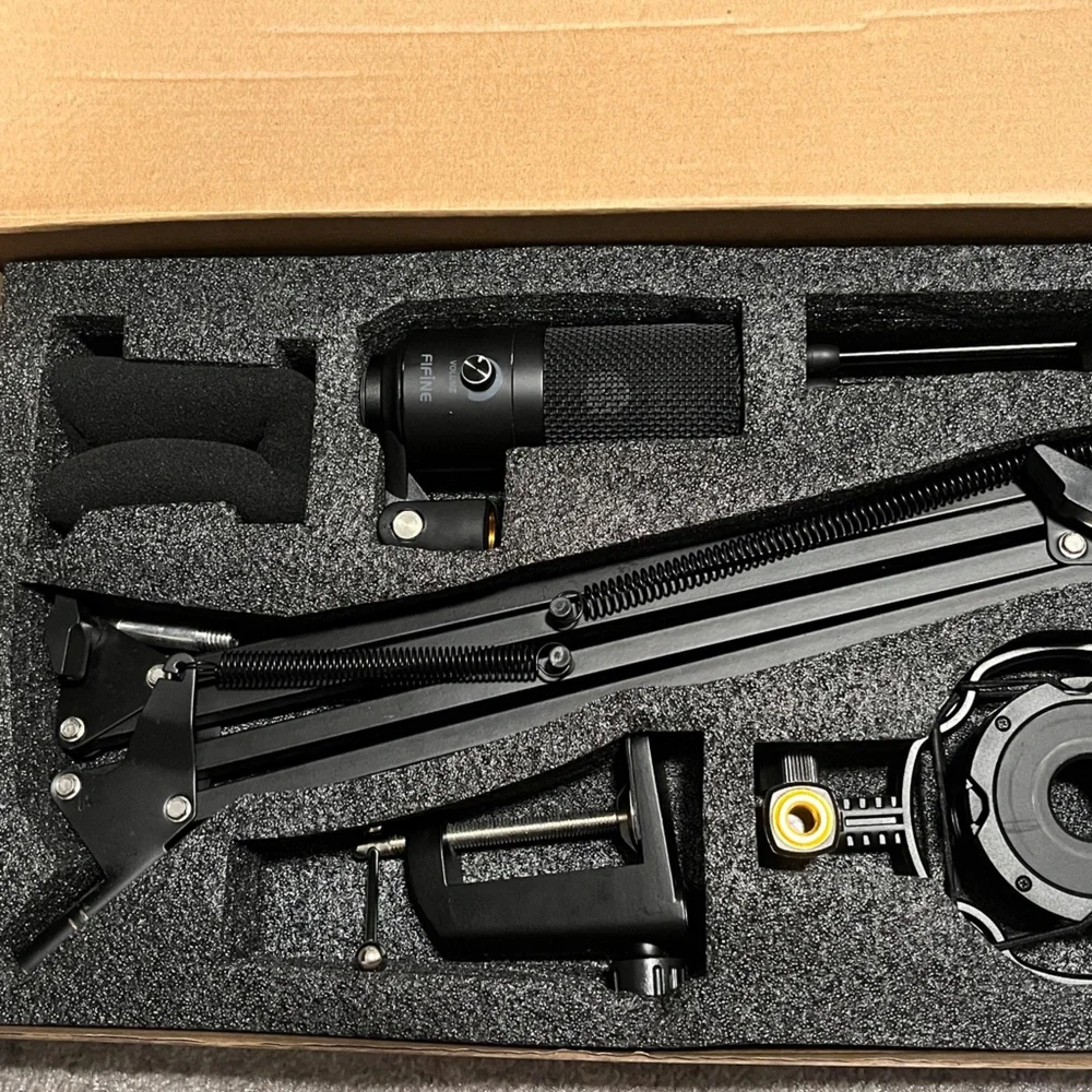 USB condenser microphone with boom arm